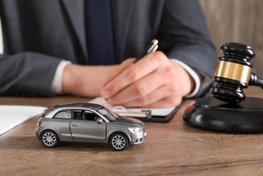 ¿cómo demandar a una aseguradora de autos?